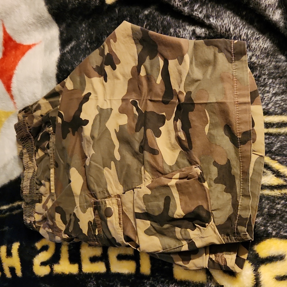 brand new camo shorts